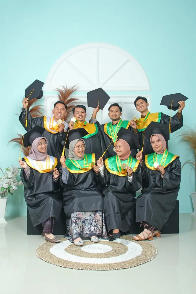 Wisuda 7
